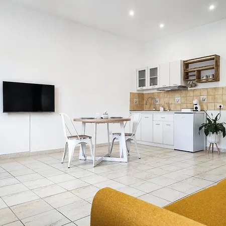 Emme House Apartmán *